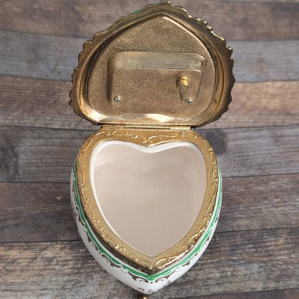 Vintage‎ Heart Jewelery Music Box, Rare Vintage Enamel Metal Footed Trinket Dish